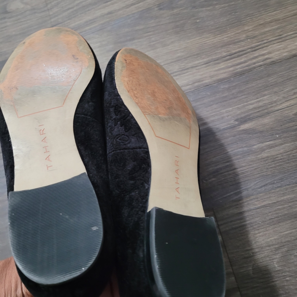 Tahari Black Frankie black velvet slip-on flats Size 7.5 Loafer - Picture 4 of 6